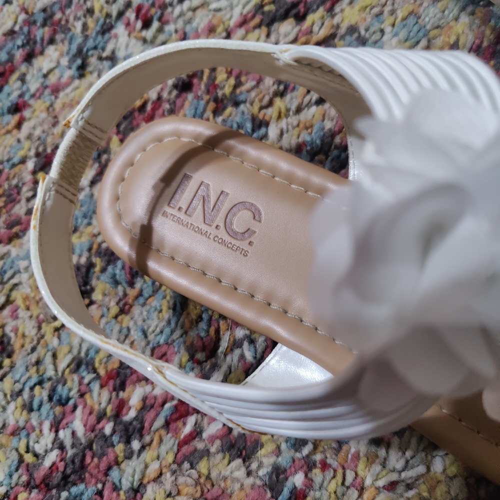 NWOT INC International Concepts White Sandals no box - Picture 6 of 7